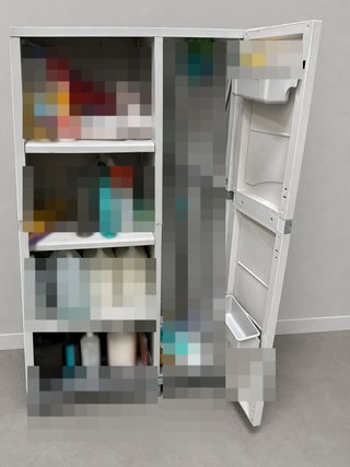 Armario escobero de resina 3 puertas