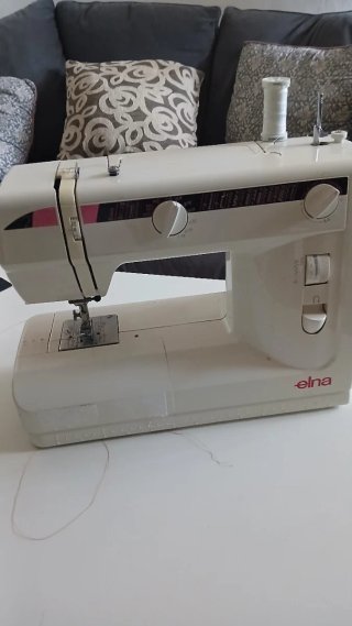 Máquina de coser Elna