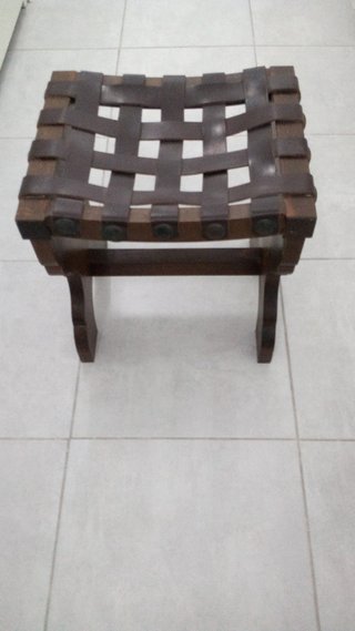 Taburete antiguo cuero y madera