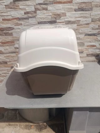 Arenero para gatos con tapa abatible