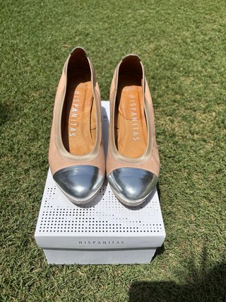Zapatos Hispanitas beige puntera metalizada