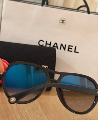 Gafas de sol aviador Chanel negras y grises