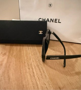 Gafas de sol aviador Chanel negras y grises
