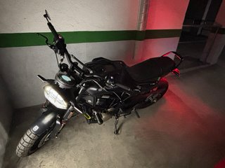 Husqvarna Svartpilen 125 Negra