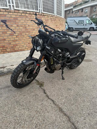 Husqvarna Svartpilen 125 Negra