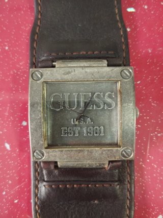 Reloj Guess Cuero Marrón y Plata