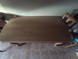 Mesa de comedor de madera