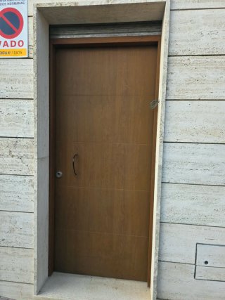 Puerta de entrada 100x127 de aluminio
