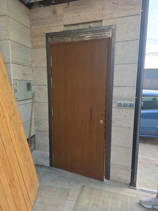 Puerta de entrada 100x127 de aluminio