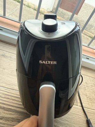 Freidora de aire Salter negra