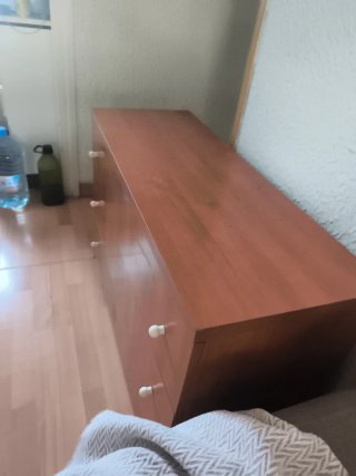 Cajonera de madera marrón