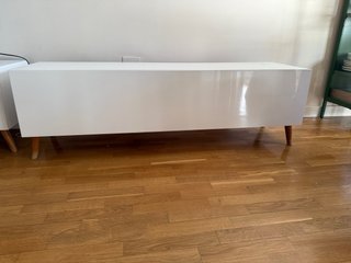Mueble TV blanco madera