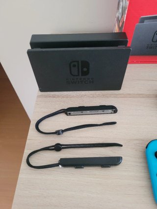 Nintendo Switch como NUEVA con muchos accesorios