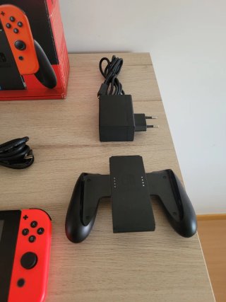 Nintendo Switch como NUEVA con muchos accesorios
