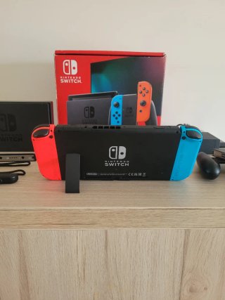 Nintendo Switch como NUEVA con muchos accesorios