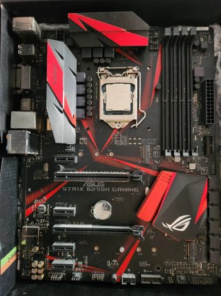 Placa Base ASUS STRIX B250H GAMING + CPU i7 7700K