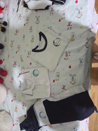 Uniforme escolar Karol Wojtyła talla 4