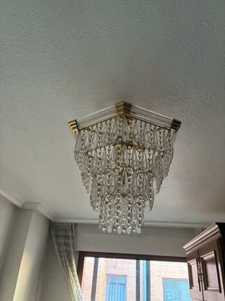 Lámpara de cristal de roca dorada