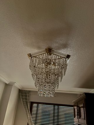 Lámpara de cristal de roca dorada