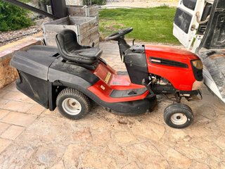 Tractor cortacésped Craftsman rojo