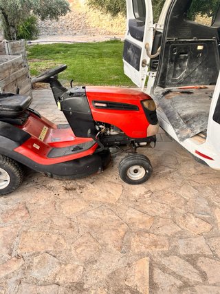 Tractor cortacésped Craftsman rojo