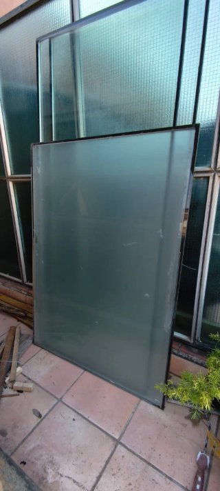 Marcos de ventana de madera con cristal
