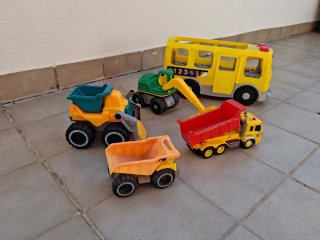 Lote de 4 Juguetes de Construcción y Autobús