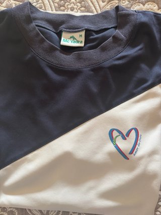 Uniforme McVADRA Talla M Corazón Amor de Dios