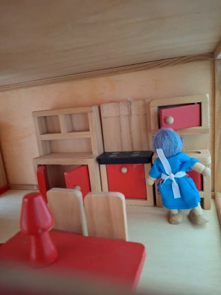Casa de muñecas de madera.