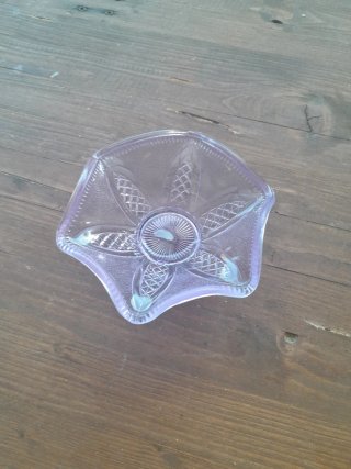 Coppa in vetro lilla