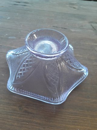 Coppa in vetro lilla