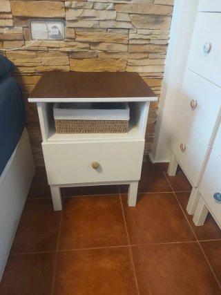 Mueble cajonera blanco con tiradores