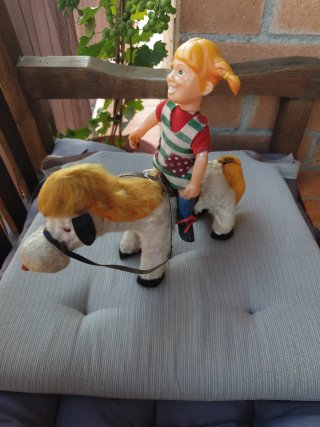 Muñeca Pippi con caballo