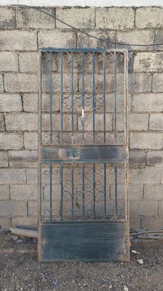Puerta Hierro Antigua