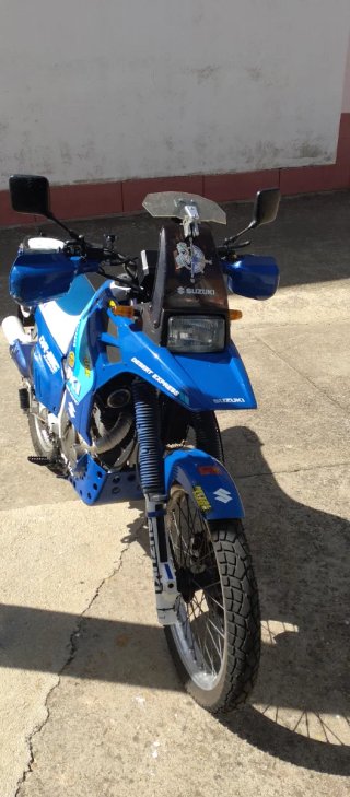 Suzuki Dr 750 s restaurada