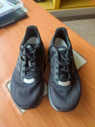New balance Rebel V5 talla 44