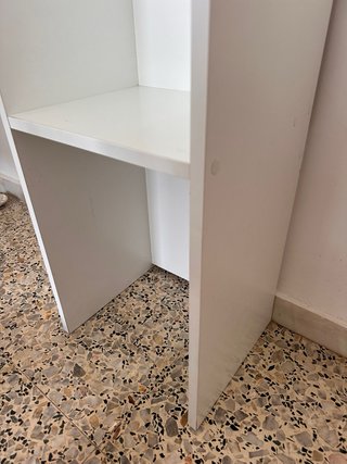 Estantería blanca de madera