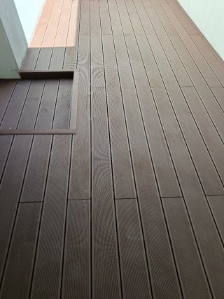 Instalador profesional de suelo composite