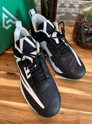 Nike Zapatilla Negra y Blanca Talla 49.5