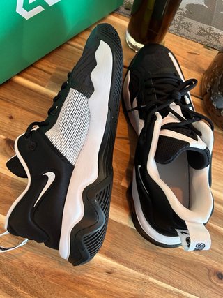 Nike Zapatilla Negra y Blanca Talla 49.5
