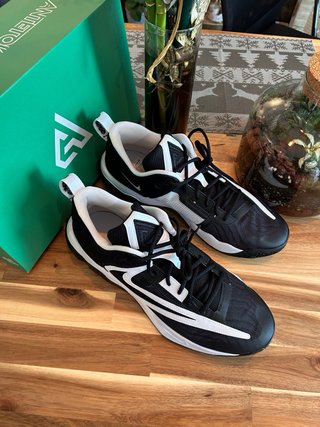 Nike Zapatilla Negra y Blanca Talla 49.5