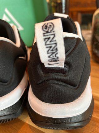 Nike Zapatilla Negra y Blanca Talla 49.5