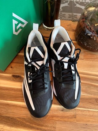 Nike Zapatilla Negra y Blanca Talla 49.5