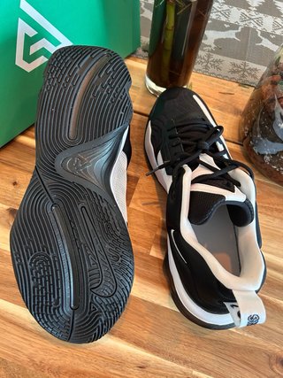 Nike Zapatilla Negra y Blanca Talla 49.5