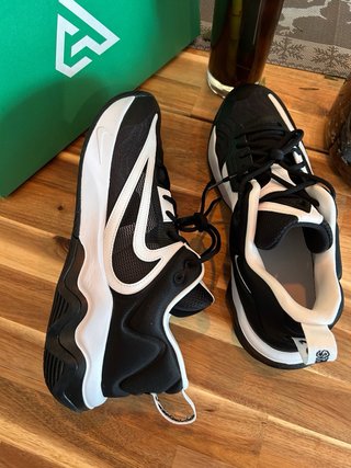 Nike Zapatilla Negra y Blanca Talla 49.5