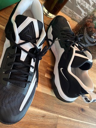 Nike Zapatilla Negra y Blanca Talla 49.5