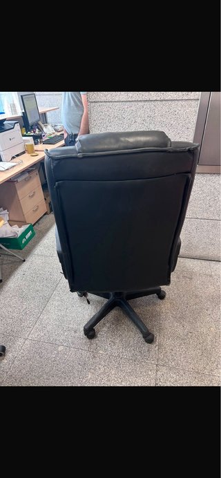 Sillón de oficina negro