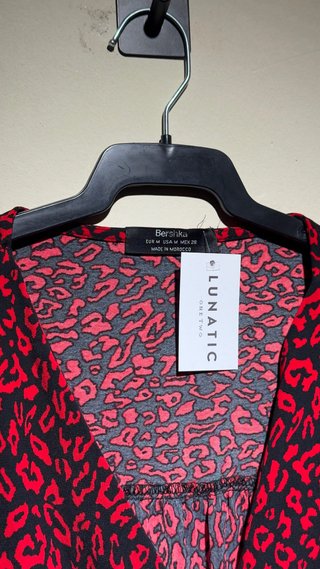 Blusa BERSHKA Roja y Negra Talla M
