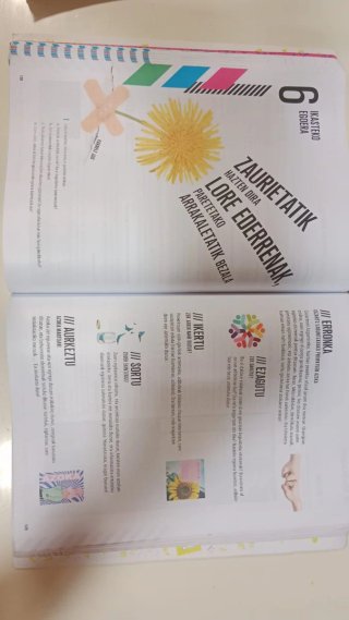 Libros de texto de euskera y biología 3DBH