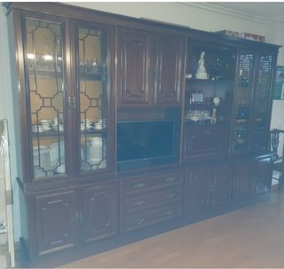 Mueble de salón clásico madera y cristal